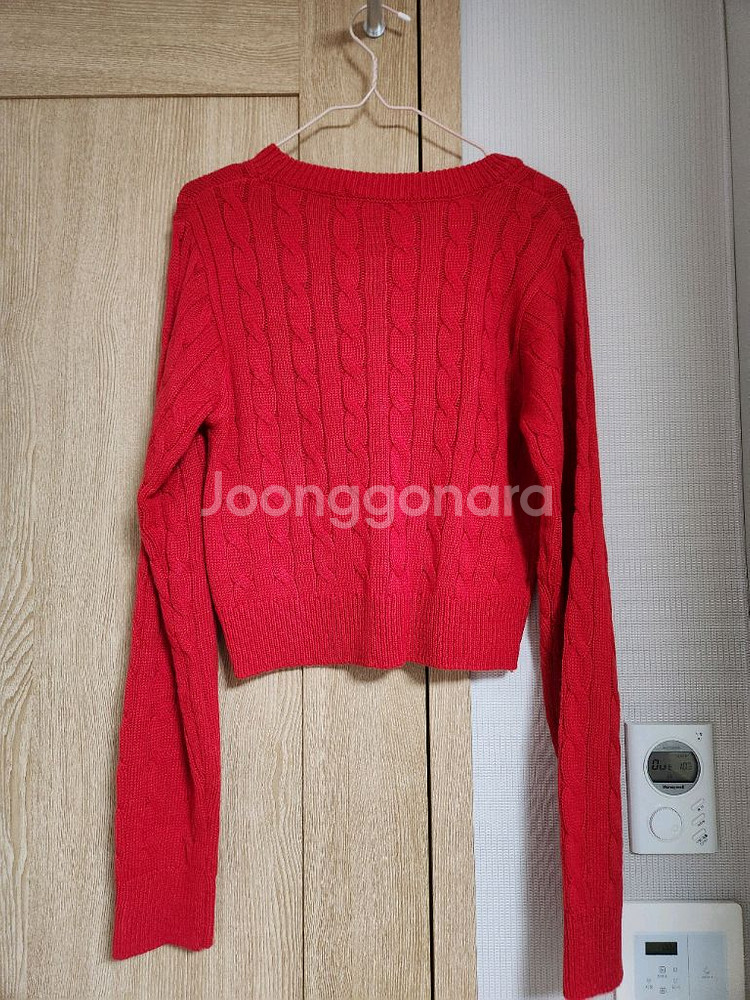 빨간색 레드 꽈배기 니트티--3