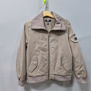 DKNY 남성 봄버 자켓 베이지 색상 XL 사이즈입니다