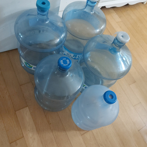 생수통 5개 팝니다.