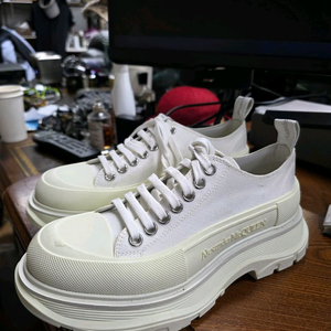 알렉산더 맥퀸 스니커즈 38사이즈 신품