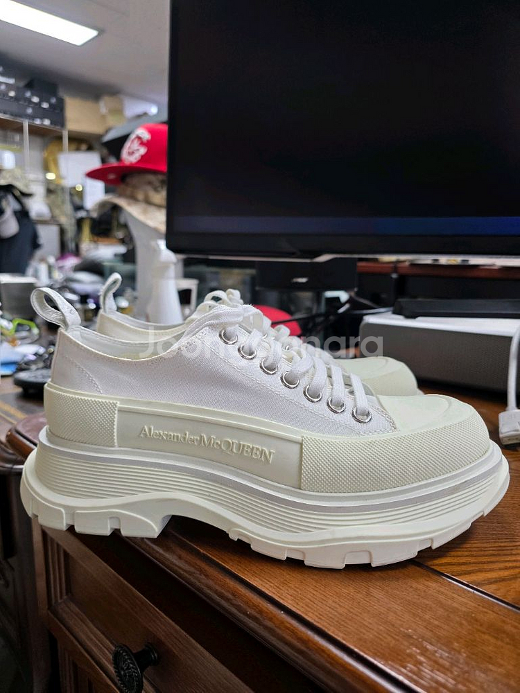 알렉산더 맥퀸 스니커즈 38사이즈 신품--3