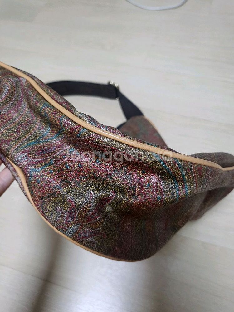 에트로 반달 크로스백--4