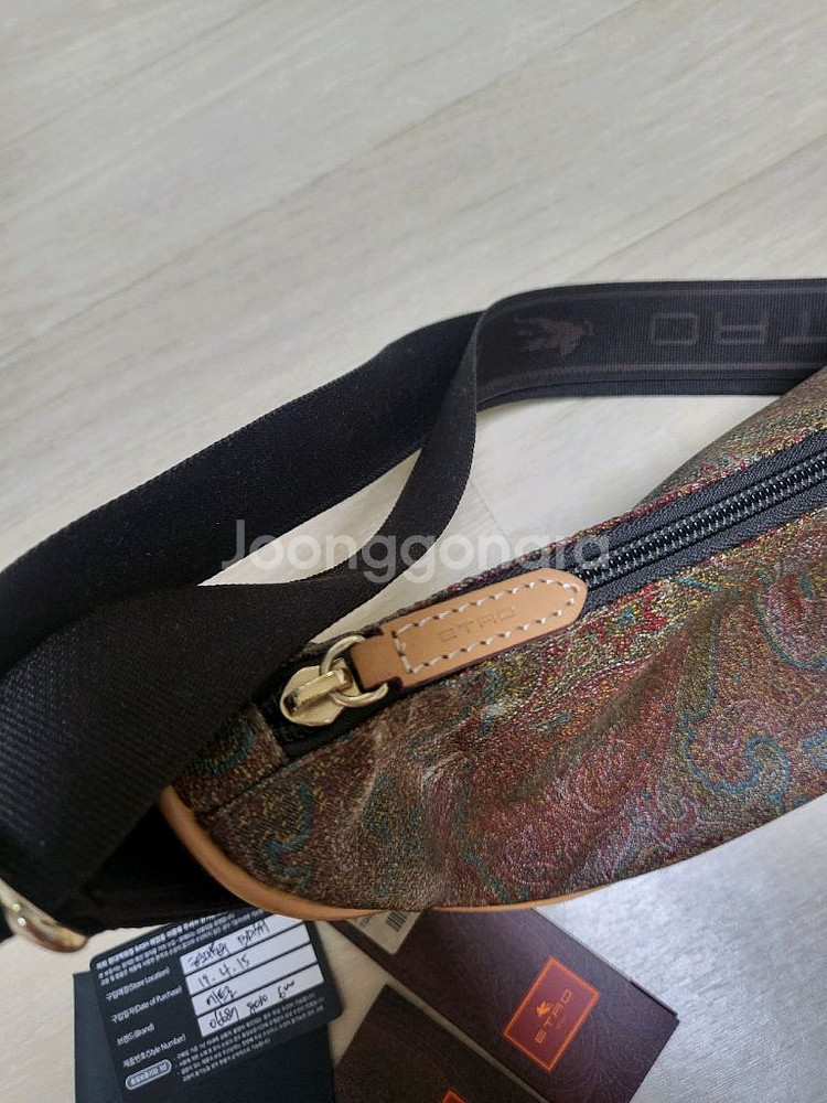 에트로 반달 크로스백--2