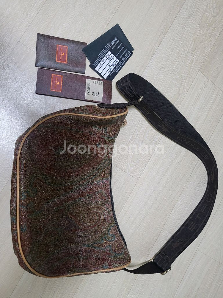 에트로 반달 크로스백--7