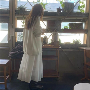 온스 레터 셔링 스커트 아이보리