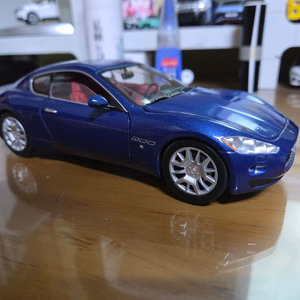 1:24 다이캐스트 마세라티 그란투리스모