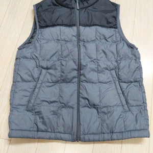 유니클로 키즈 경량패딩 조끼 140