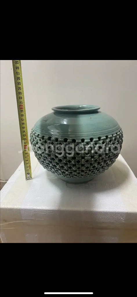 커다란 빛이 좋은 투각 청자도자기--6