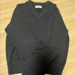 앤더슨벨) 블랙 브이넥 니트