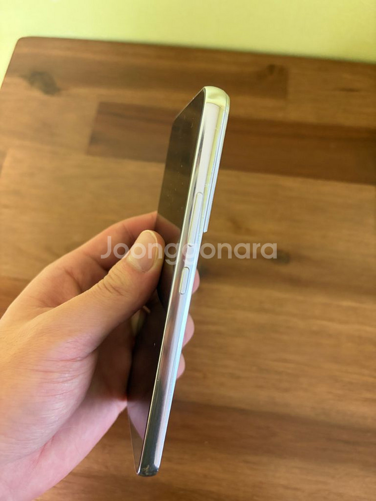 갤럭시 S22 자급제 256gb 화이트 판매합니다--1