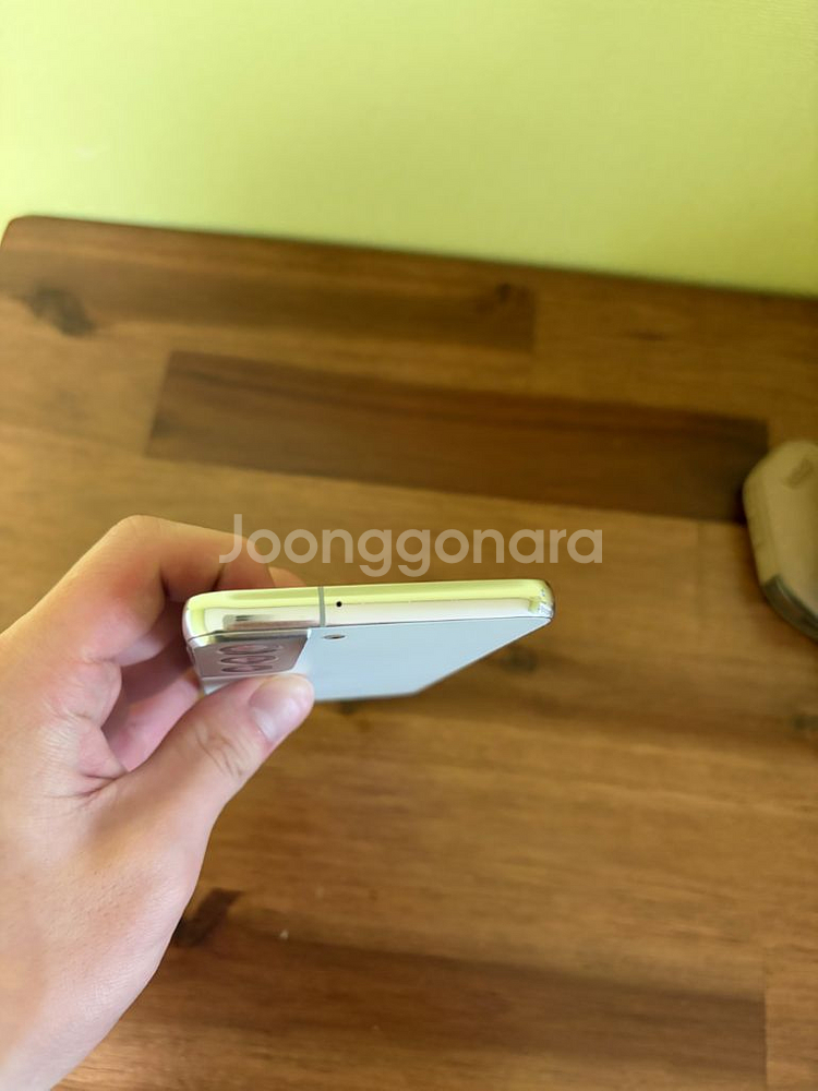갤럭시 S22 자급제 256gb 화이트 판매합니다--3
