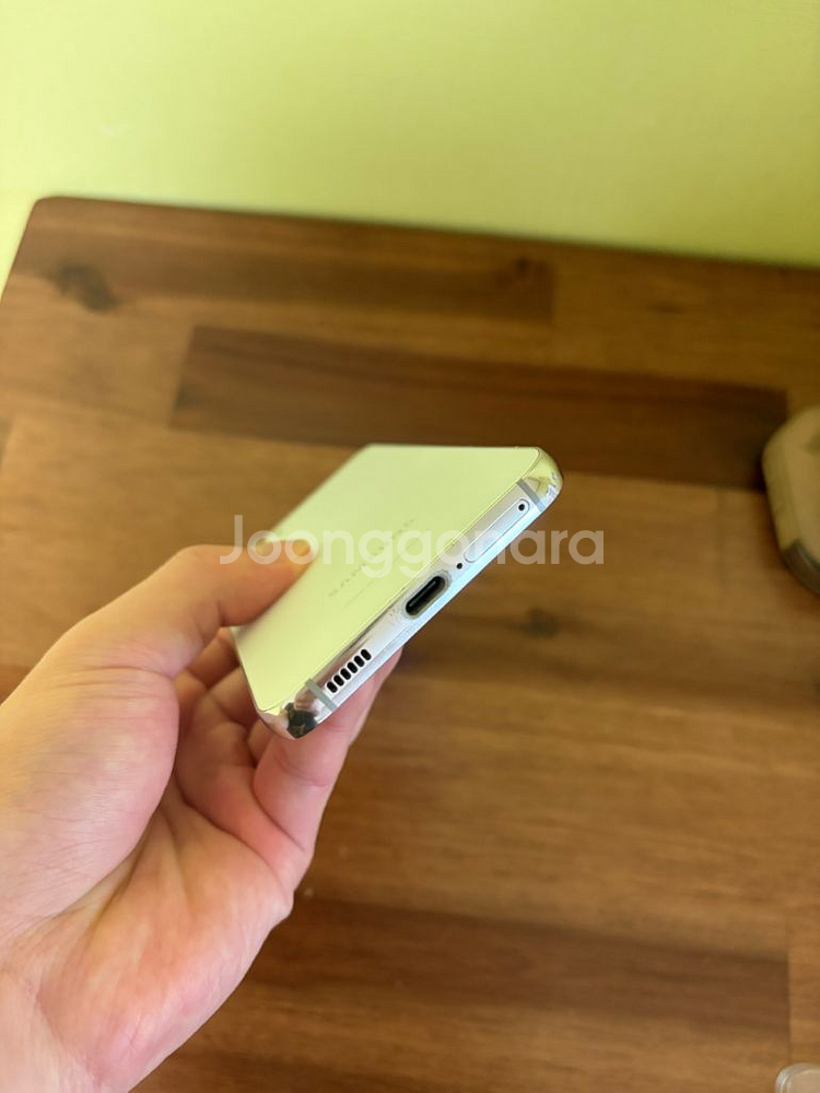 갤럭시 S22 자급제 256gb 화이트 판매합니다--4