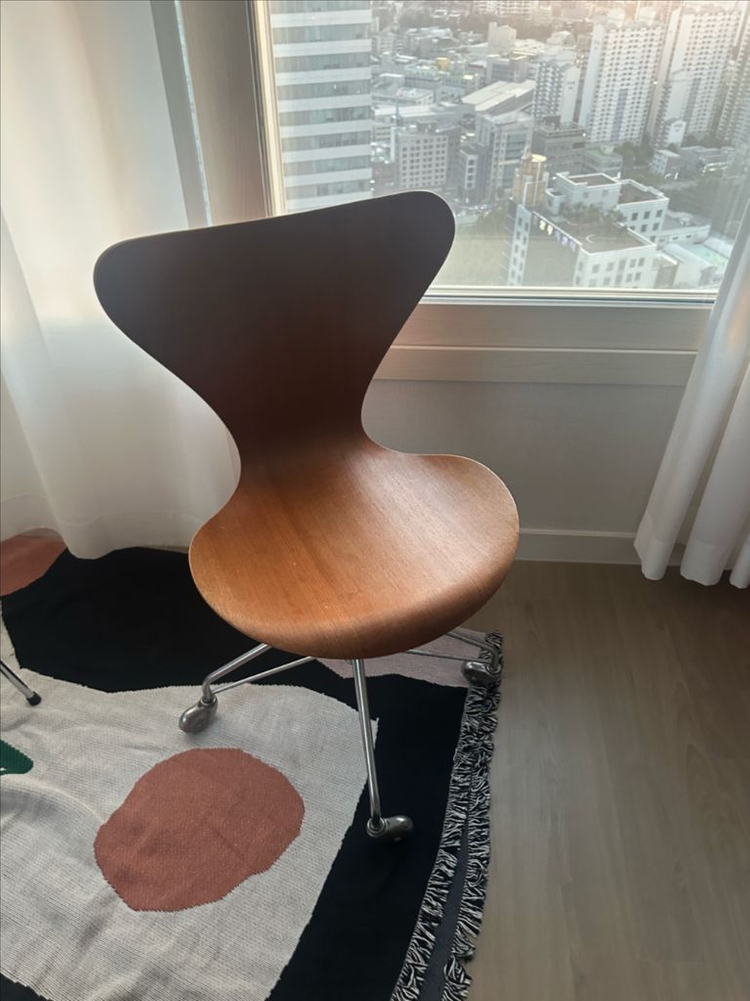 프리츠한센세븐체어 이미지