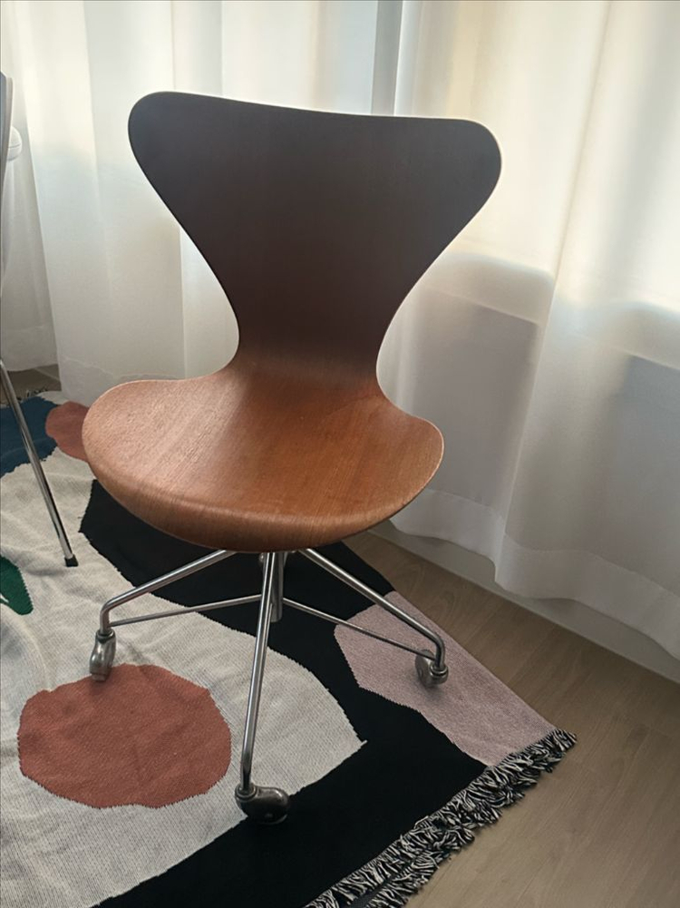 프리츠한센세븐체어 이미지