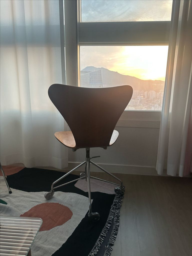 프리츠한센세븐체어 이미지