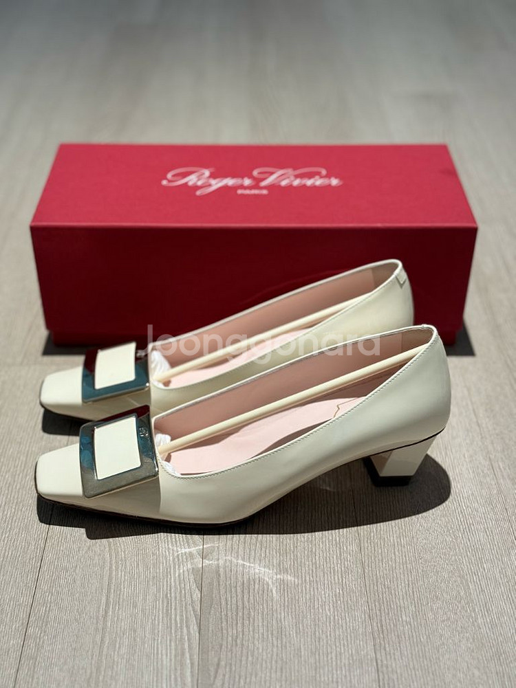 로저비비에트럼펫 미들힐 새상품급 37.5 급처--5