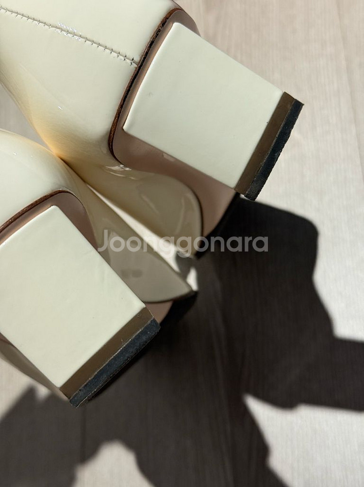 로저비비에트럼펫 미들힐 새상품급 37.5 급처--8