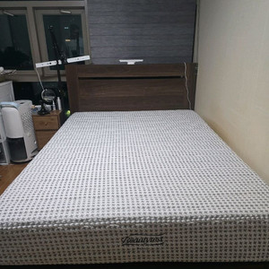 시몬스 뷰티레스트 퀸 침대 프레임
