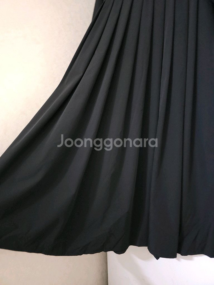 아이잗 블랙 금장 단추 플리츠 롱 원피스--2