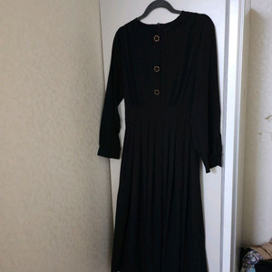 아이잗 블랙 금장 단추 플리츠 롱 원피스