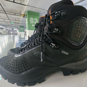 등산화 테크니카 gtx 포지 255사이즈