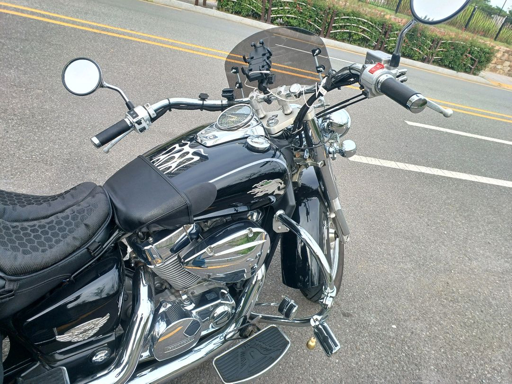 입문용 바이크 쉐도우 750 에로우 이미지