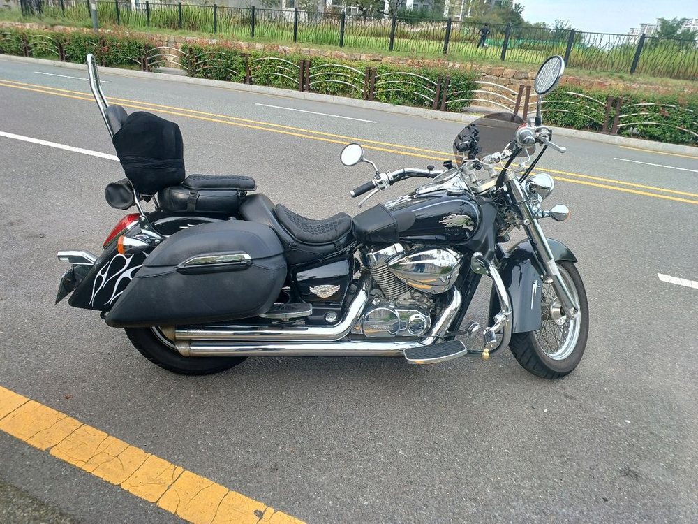 입문용 바이크 쉐도우 750 에로우 이미지