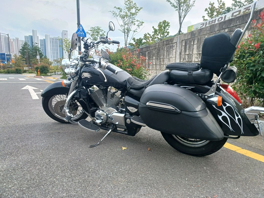 입문용 바이크 쉐도우 750 에로우 이미지