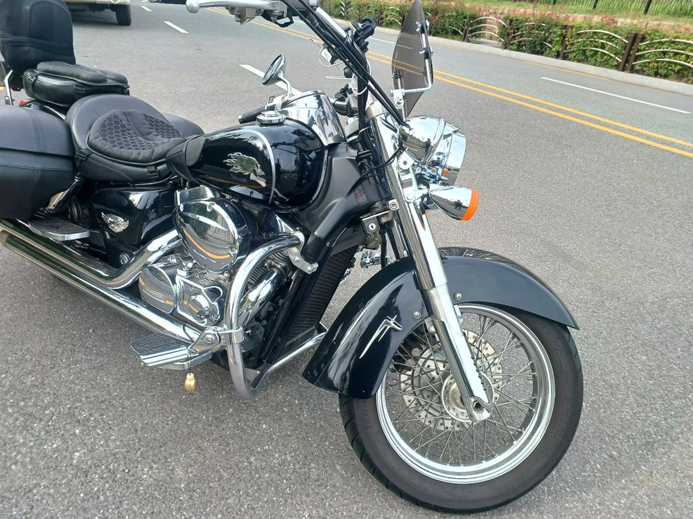 입문용 바이크 쉐도우 750 에로우 이미지