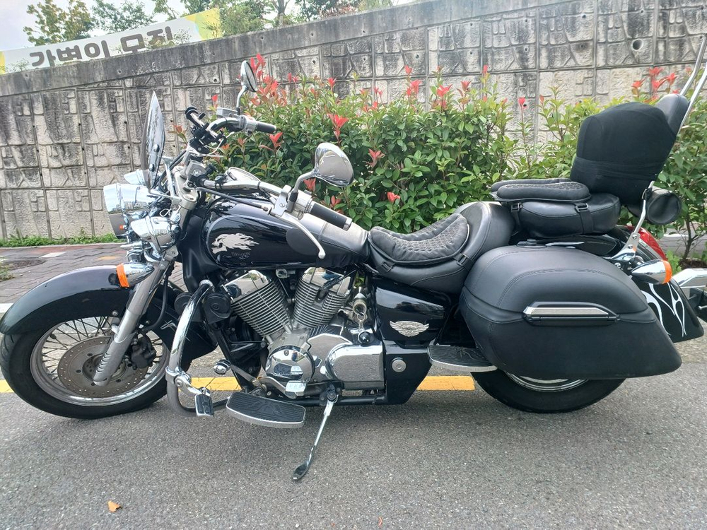 입문용 바이크 쉐도우 750 에로우 이미지