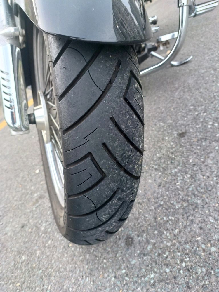 입문용 바이크 쉐도우 750 에로우 이미지