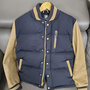 나이키 디스트로이어 천연가죽 다운패딩 팝니다(M)