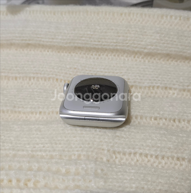 애플워치 SE 40mm GPS 배터리100% 팝니다--6