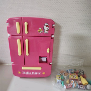 헬로키티 냉장고 보관함 소품 포함