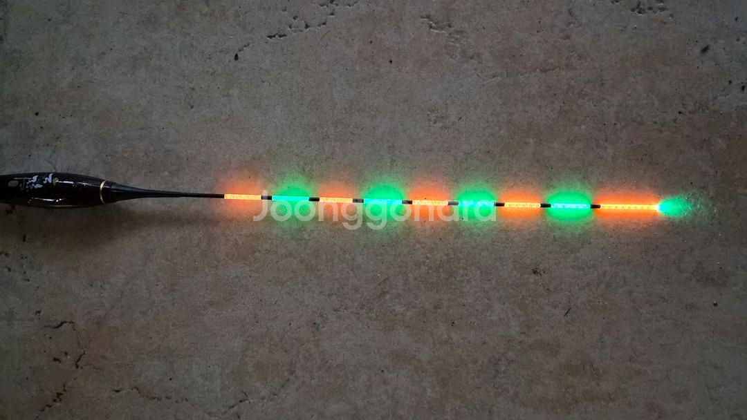 민물전자찌 2개와 찌12개세트 미사용품 배터리포함--1