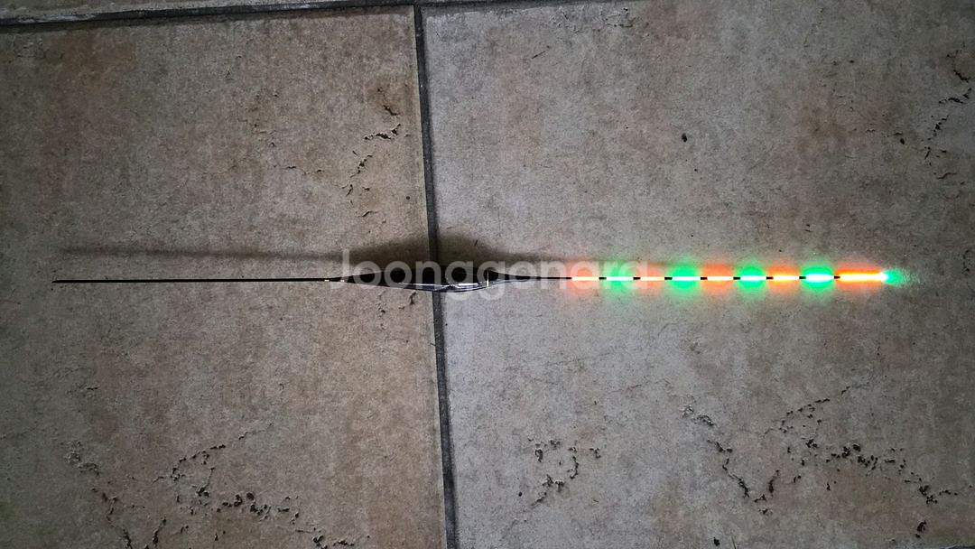 민물전자찌 2개와 찌12개세트 미사용품 배터리포함--0