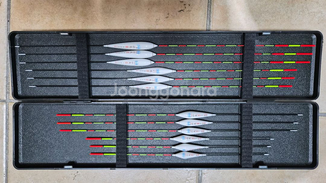 민물전자찌 2개와 찌12개세트 미사용품 배터리포함--6