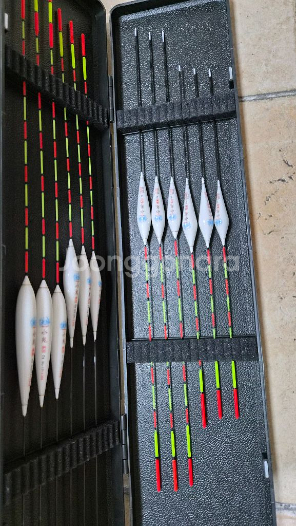 민물전자찌 2개와 찌12개세트 미사용품 배터리포함--9