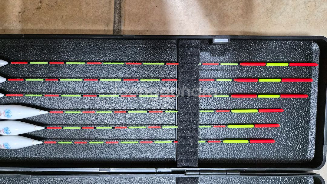 민물전자찌 2개와 찌12개세트 미사용품 배터리포함--7