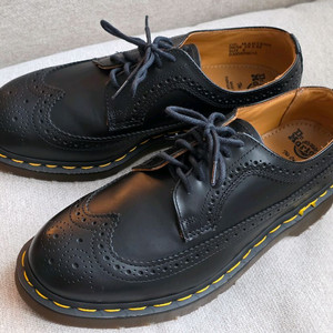 닥터마틴 블랙 윙팁 3938 UK8사이즈 (270mm)