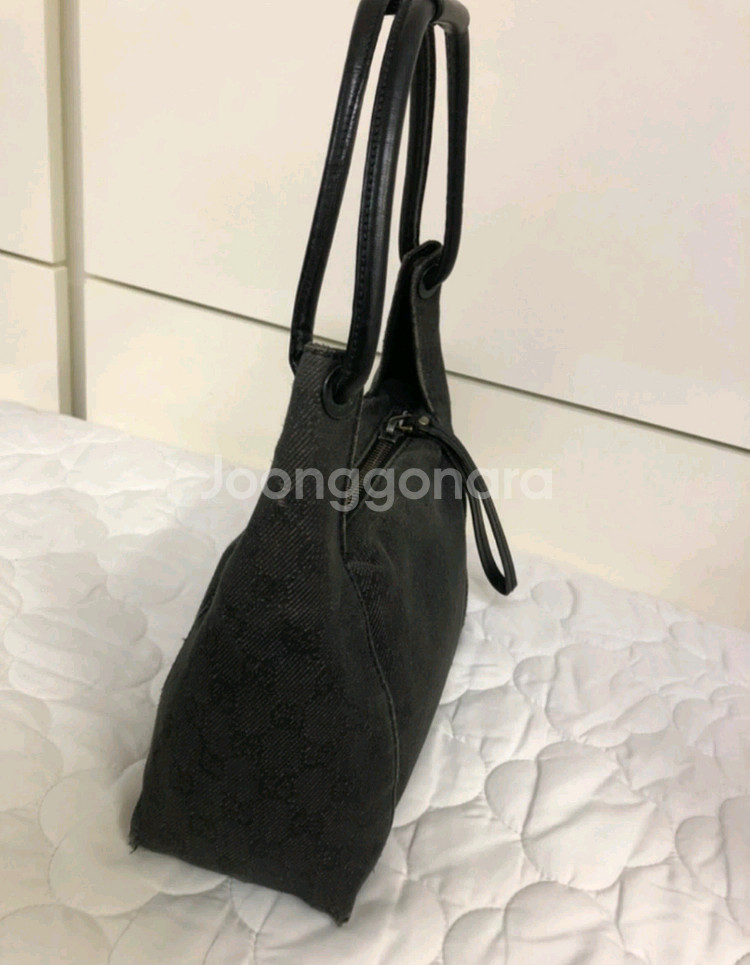 GUCCI 구찌 블랙 로고 빈티지 자가드 숄더백--3