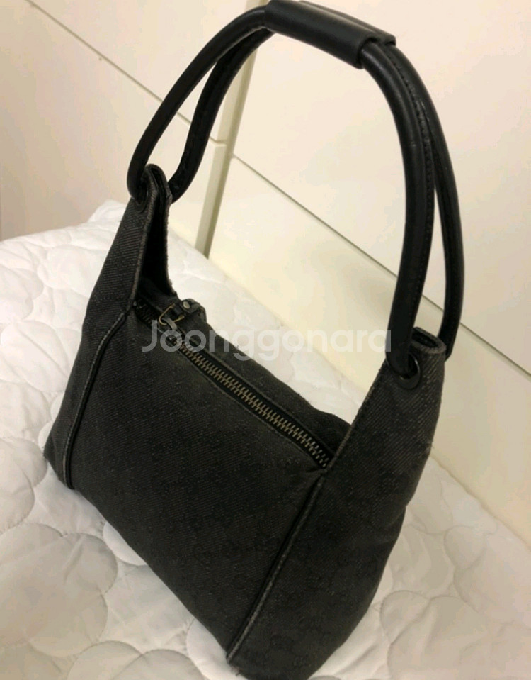 GUCCI 구찌 블랙 로고 빈티지 자가드 숄더백--2