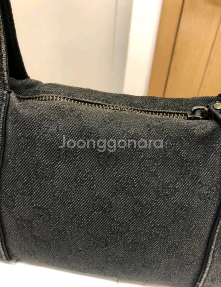 GUCCI 구찌 블랙 로고 빈티지 자가드 숄더백--5