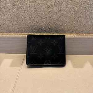 루이비통 모노그램 이클립스 반지갑