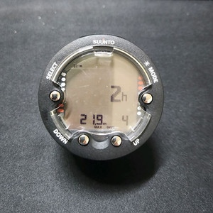 스쿠버 다이빙 컴퓨터 순토 줍 노보 판매합니다.