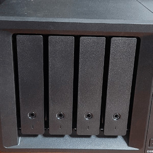 시놀로지DS918 + RAM 4G + M.2 512G