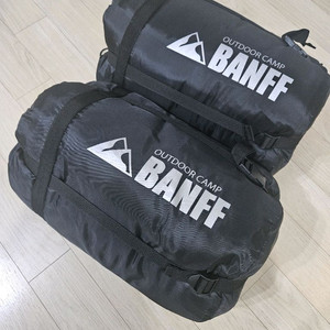 BANFF 밴프 캠핑 침낭 2개 입니다.