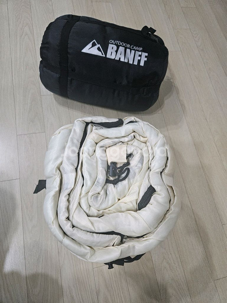BANFF 밴프 캠핑 침낭 2개 입니다.--1
