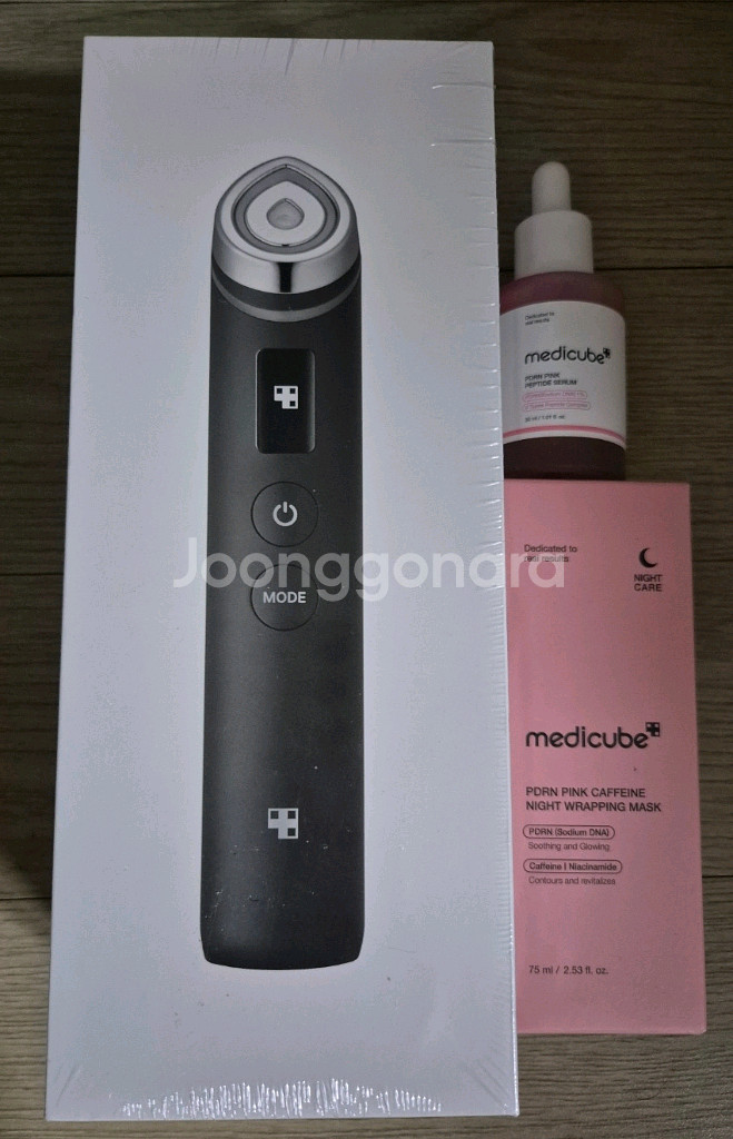 메디큐브 에이지알 부스터 프로 미개봉 새상품입니다--0