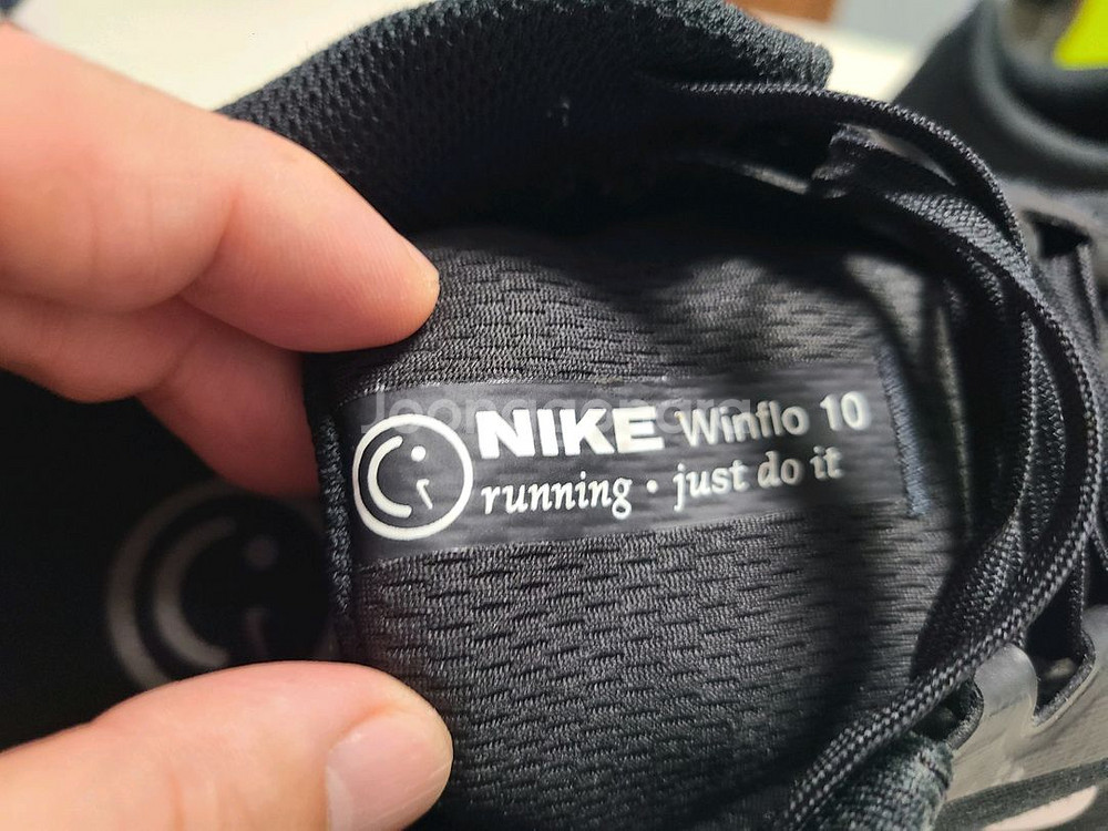 나이키 에어 윈플로 10 265사이즈 팝니다.--5